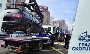 Отстранети 122 непрописно паркирани возила на јавни површини во Скопје