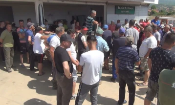 Протест на производители на компир од Струмичко заради падот на откупните цени