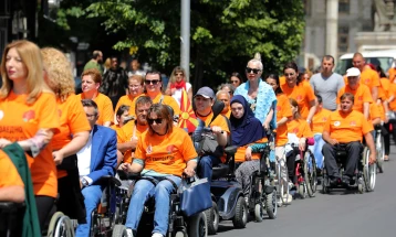 Светскиот ден на лицата заболени со мултиплекс склероза одбележан со марш во Скопје