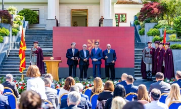 Нобеловецот Кругман и Стопанската комора добија Орден за заслуги за Северна Македонија