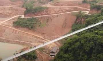 Во Виетнам пуштен во употреба стаклен пешачки мост долг 632 метра