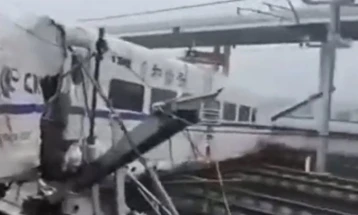 Железничка несреќа во Кина, еден загинат, осуммина повредени
