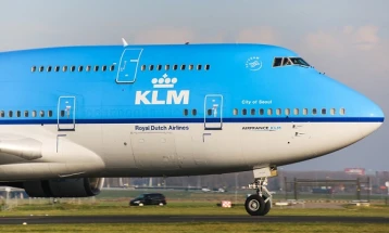 КЛМ почна да превезува дел од блокираните патници во Амстердам