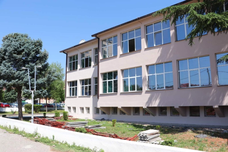Нова фасада за средното кумановско училиште „Перо Наков“