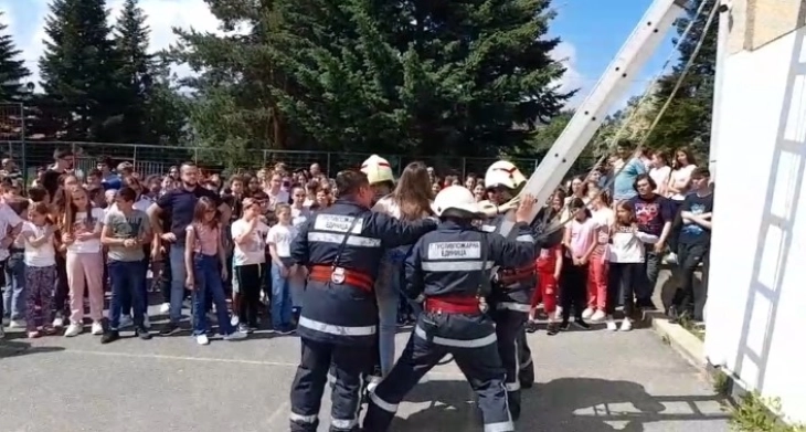 Тактичко-показна вежба за евакуација во случај на земјотрес и пожар во Делчево