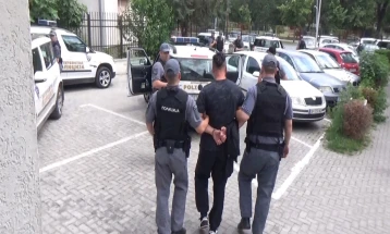Приведени пет лица од скопско Батинци, поднесена кривична пријава за „изнуда“, одреден и притвор