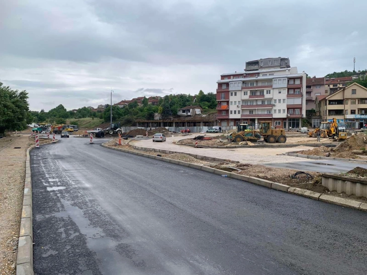 Почна асфалтирањето на кружниот тек кај „Митев мост“ во Куманово