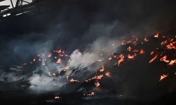 Хајдаи: Русите предизвикаа пожар во фабриката „Азот“ во Севернодоњецк, се излеа тон нафта