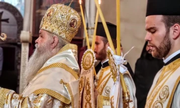 Архиепископот Стефан чиноначалствуваше во храмот „Света Троица“ на Вселенската патријаршија