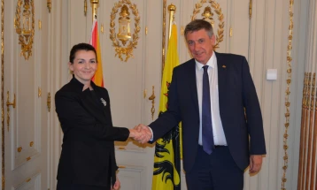 Костадиновска-Стојчевска на средба со премиерот на Фландрија: Нови иницијативи за усовршување и културно вмрежување