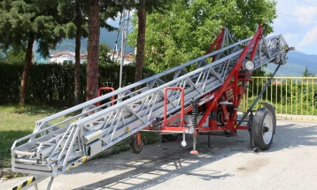 Пожарникарите во Тетово добија донација скали