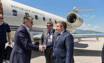 Маричиќ го пречека Милановиќ на аеродромот во Охрид