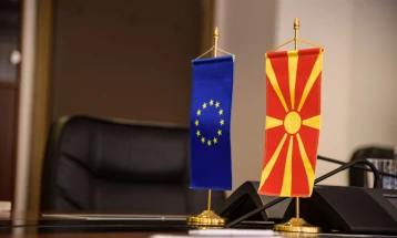 Скопје го анализира францускиот предлог, бара чист македонски јазик во преговарачката рамка