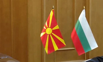 Презентација на документ „Бугарското вето на македонските евроинтеграции: какво јаболко може да загризе Македонија?“