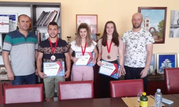 Освојувачите на медали на Балканското првенство во кикбокс на прием кај неготинскиот градоначалник 