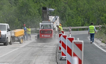 Почна обновата на 19 километри од патот Прилеп - Градско