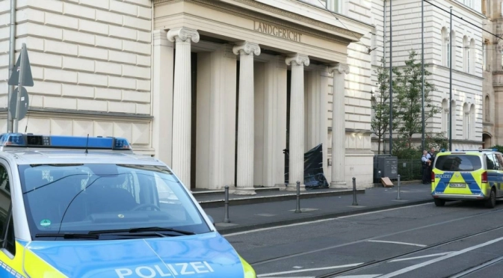 Човечка глава пронајдена пред зградата на судот во Бон