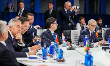 Пендаровски на Самитот на НАТО: Трети страни сакаат да го наметнат своето влијание со хибридни закани и политички притисоци