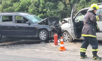Тринаесет лица повредени во сообраќајка на патот Струмица - Валандово