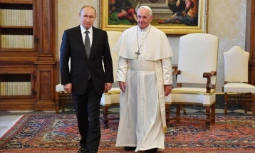 Папата демантира дека се повлекува од Светата столица, сака да оди во Москва и Киев