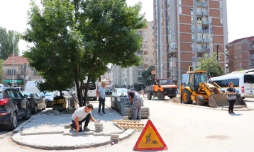 Почна изградбата на тротари на улицата „Доне Божинов“ во Куманово