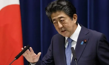 Застрелан поранешниот премиер на Јапонија, Абе