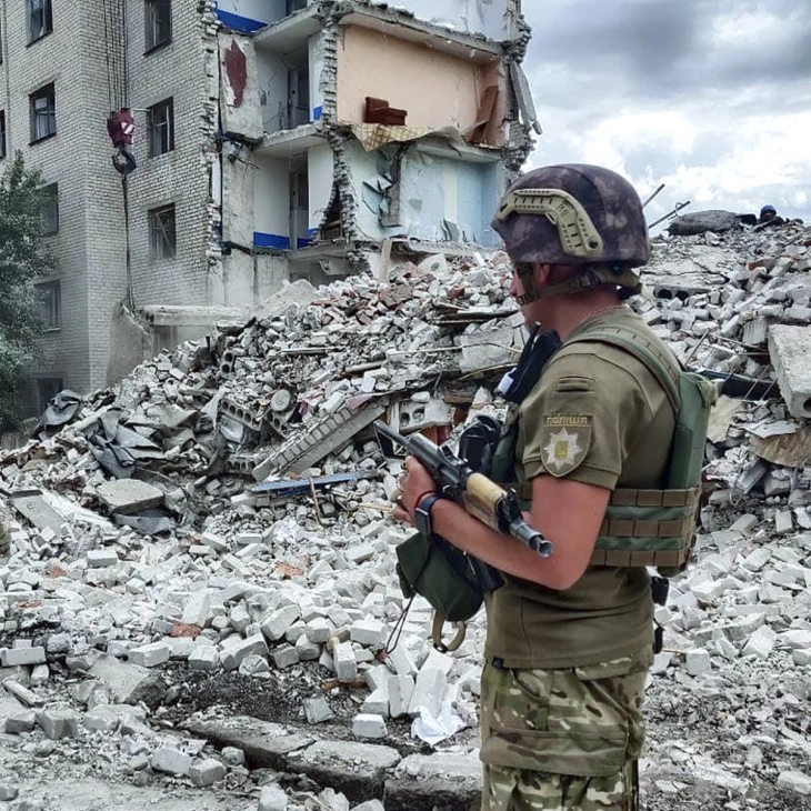 Спасени пет лица од под урнатините на ракетираната зграда во Часив Јар