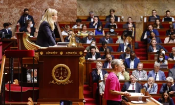 Француското Националното собрание го отфрли предлогот за гласање недоверба на владата на Елизабет Борн