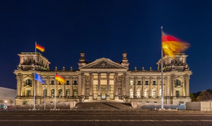 Германскиот парламент ќе биде осветлен ноќе и покрај апелот за штедење струја
