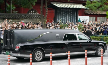 Погребан поранешниот јапонски премиер Абе