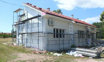 Почна реконструкција на фасада на подрачно училиште во кумановското село Љубодраг