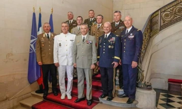 Началникот на одбраната на Бугарија на средба во Париз со колеги од источното крило на НАТО