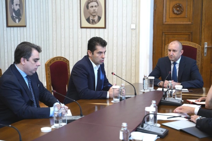 Петков до Радев: Подготвени сме за дијалог и ќе направиме сè што е можно за работна влада на Бугарија