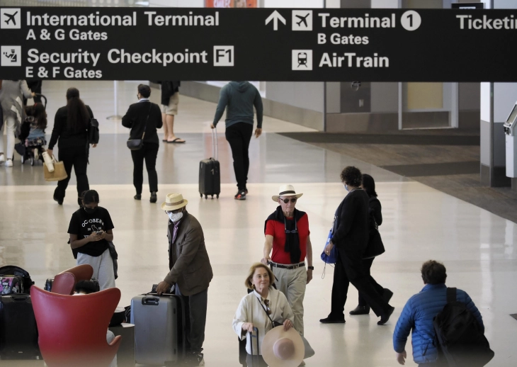 Терминал на аеродромот во Сан Франциско евакуиран поради закана за бомба