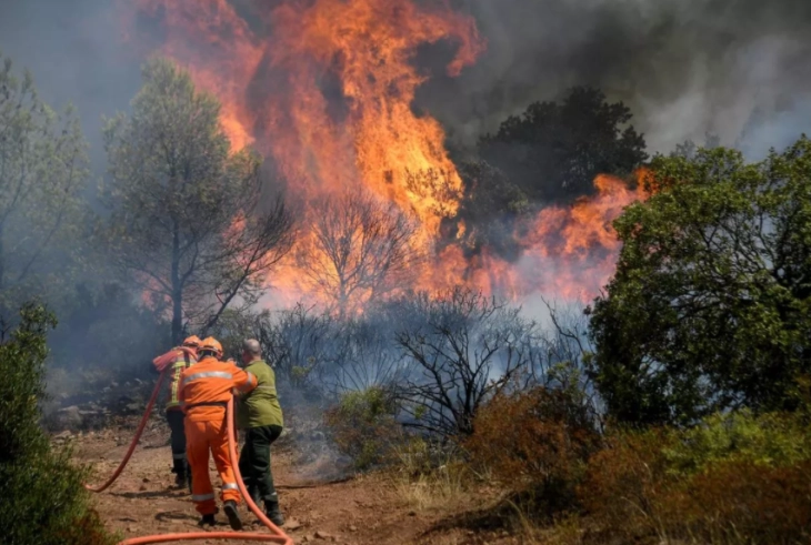 Пожарите продолжуваат да се шират на југозападот на Франција, изгореа 10.000 хектари