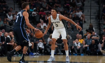 Џонсон го продолжи договорот со Сан Антонио Спарс