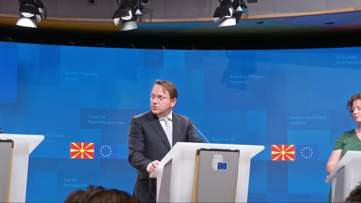 Вархеји: Опозицијата да докаже дека е посветена на членството на Северна Македонија во ЕУ