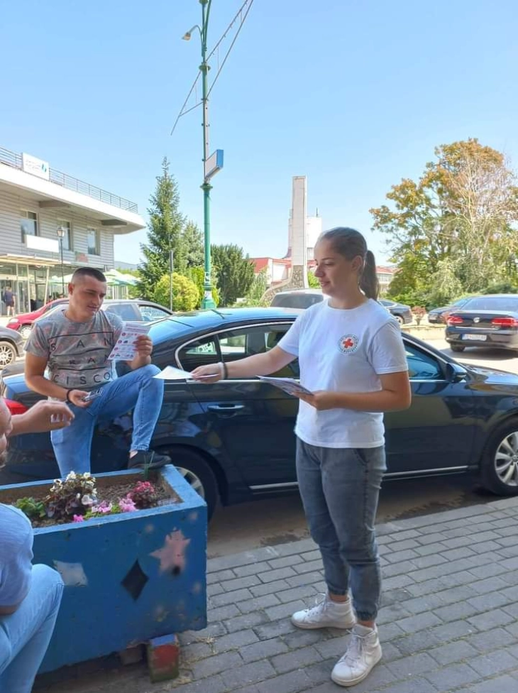 Црвен крст Делчево делеше флаери за заштита од пожари