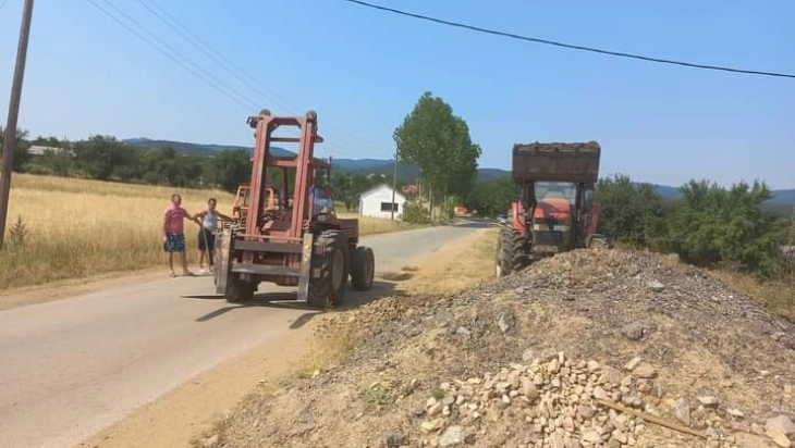 Се санира патот кај месноста „Ѓердови воденици“ во беровско Русиново