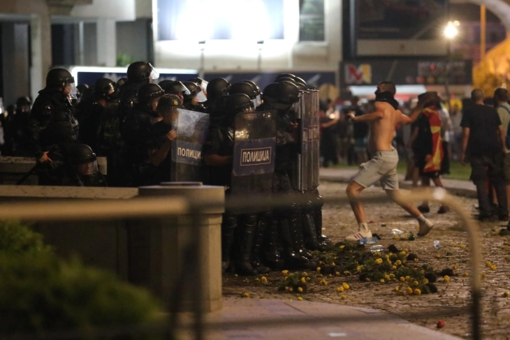 Условни казни за седуммина обвинети за настаните пред Собранието