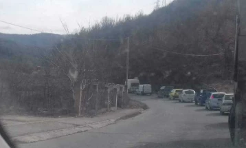 Во прекин сообраќајот на регионалниот пат Демир Хисар-Прилеп поради паднато дрво