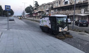 „Охридски комуналец“ интензивно работи на одржување на јавната хигиена во градот