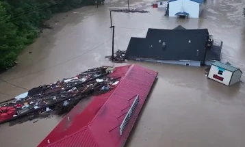 Најмалку три жртви во поплавите во Кентаки