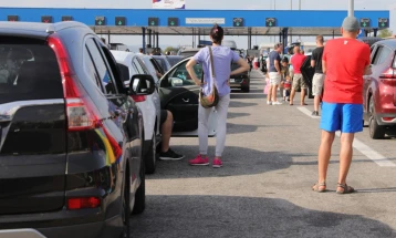 На ГП Табановце за влез во земјава се чека 60 до 90 минути, на ГП Богородица за излез 30 до 40 минути