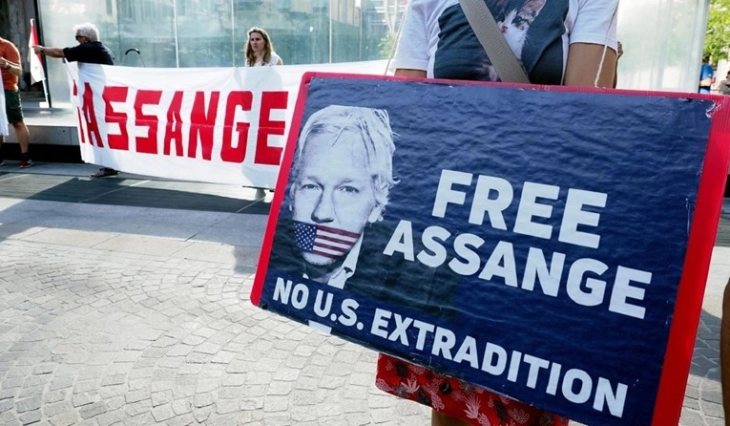 Семејството на Асанж апелира Австралија да интервенира пред неговата екстрадиција во САД