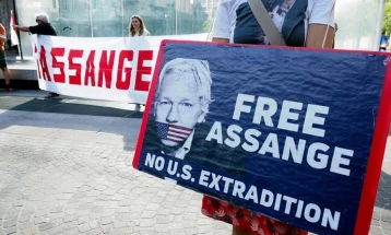 Семејството на Асанж апелира Австралија да интервенира пред неговата екстрадиција во САД