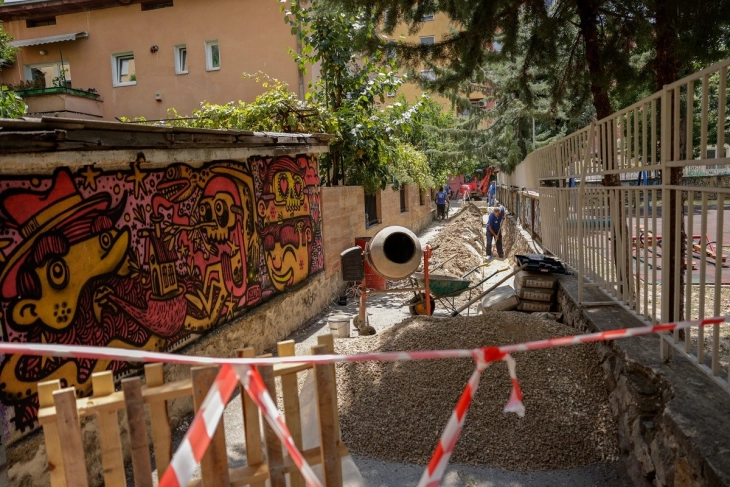 Се поставува нова атмосферска канализација на крак од улицата „Никола Тримпаре“