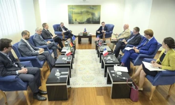 Шефот на мисијата на ЕУ во Косово и амбасадорите на „Квинта“ на средба со Курти за дијалогот со Србија