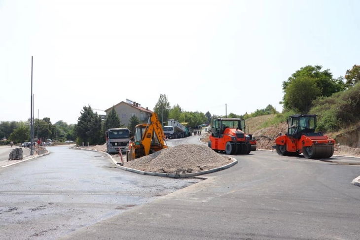 Заврши асфалтирањето на кружниот тек кај локалитетот „Митев мост“ во Куманово