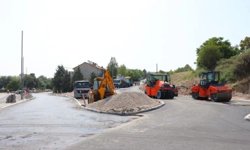 Заврши асфалтирањето на кружниот тек кај локалитетот „Митев мост“ во Куманово